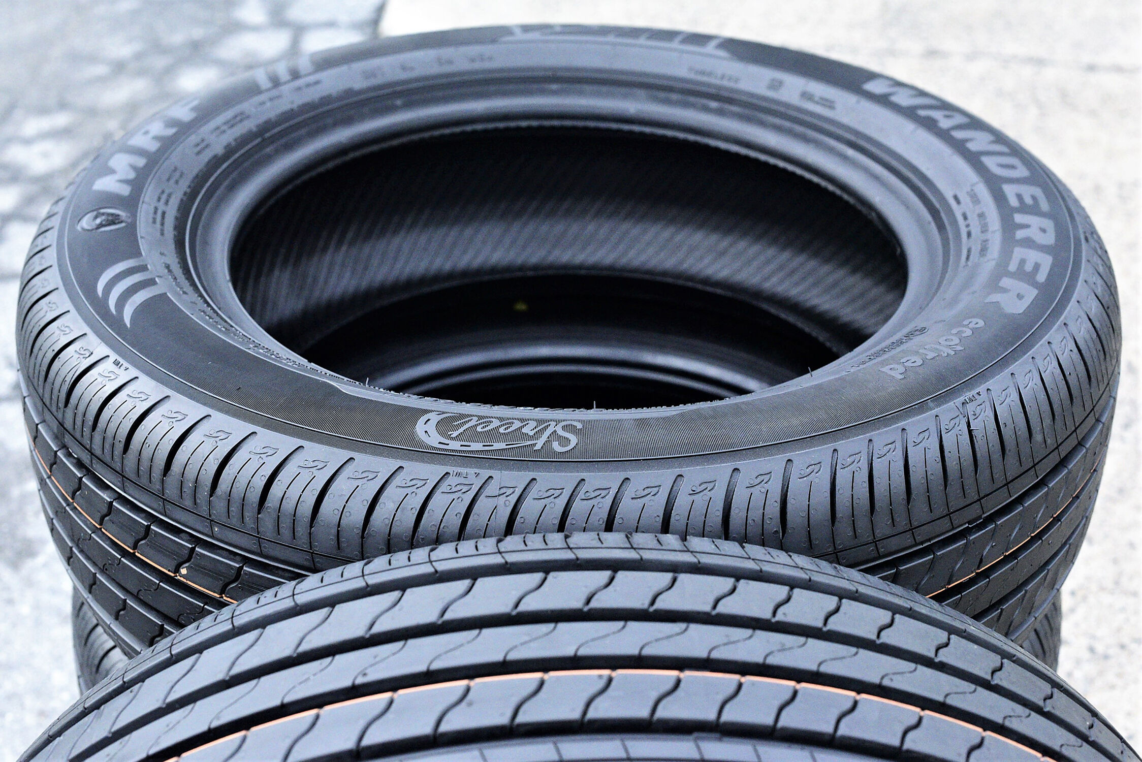 MRF Wanderer Street N2 215/60R16 95H