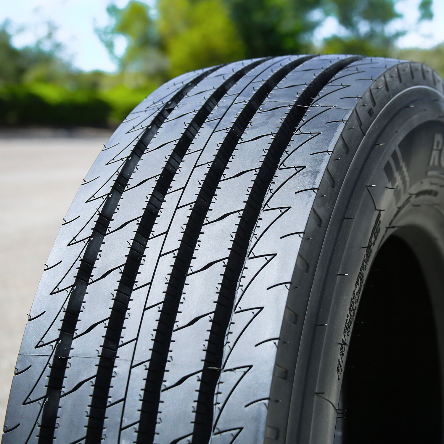 Roundrule MLA18+ 245/70R19.5 135/133M H (16 Ply)
