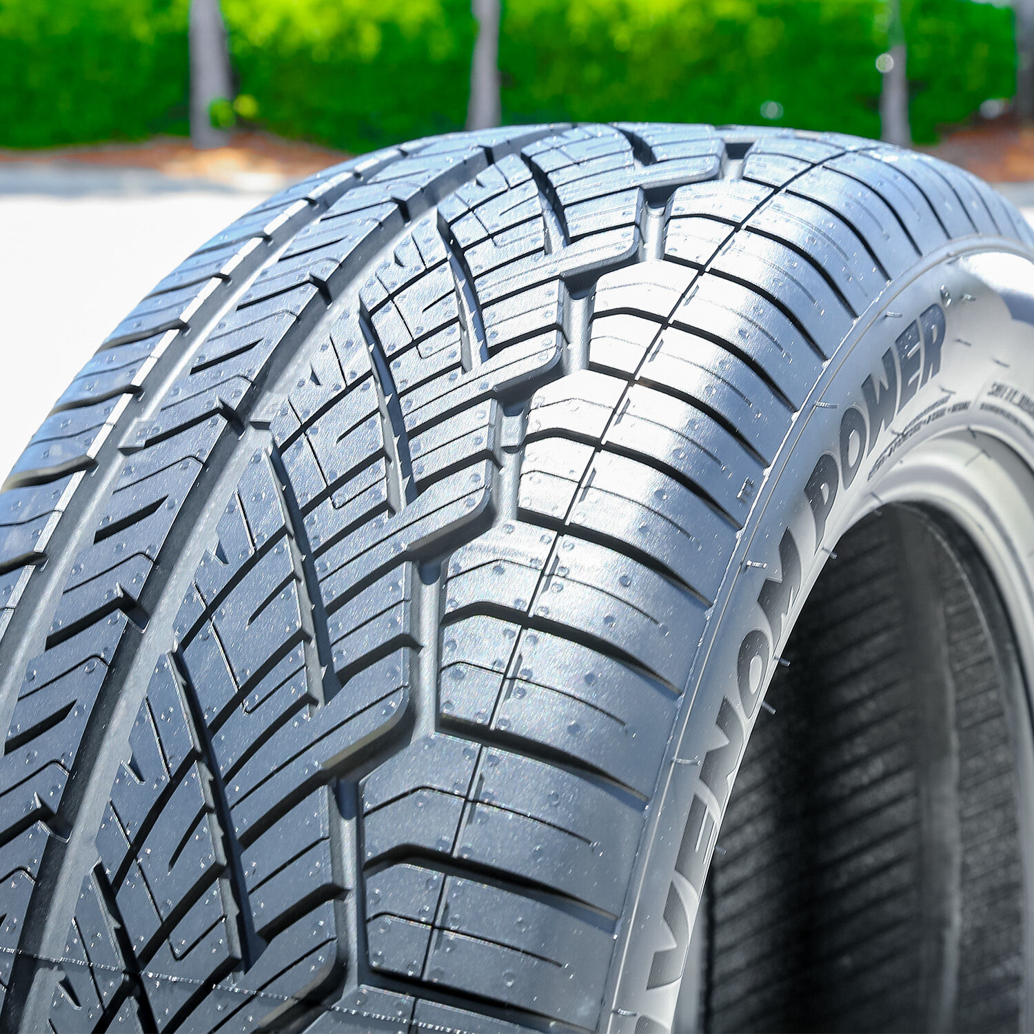 Venom Power Covert Grip ASP 215/55R17 94V