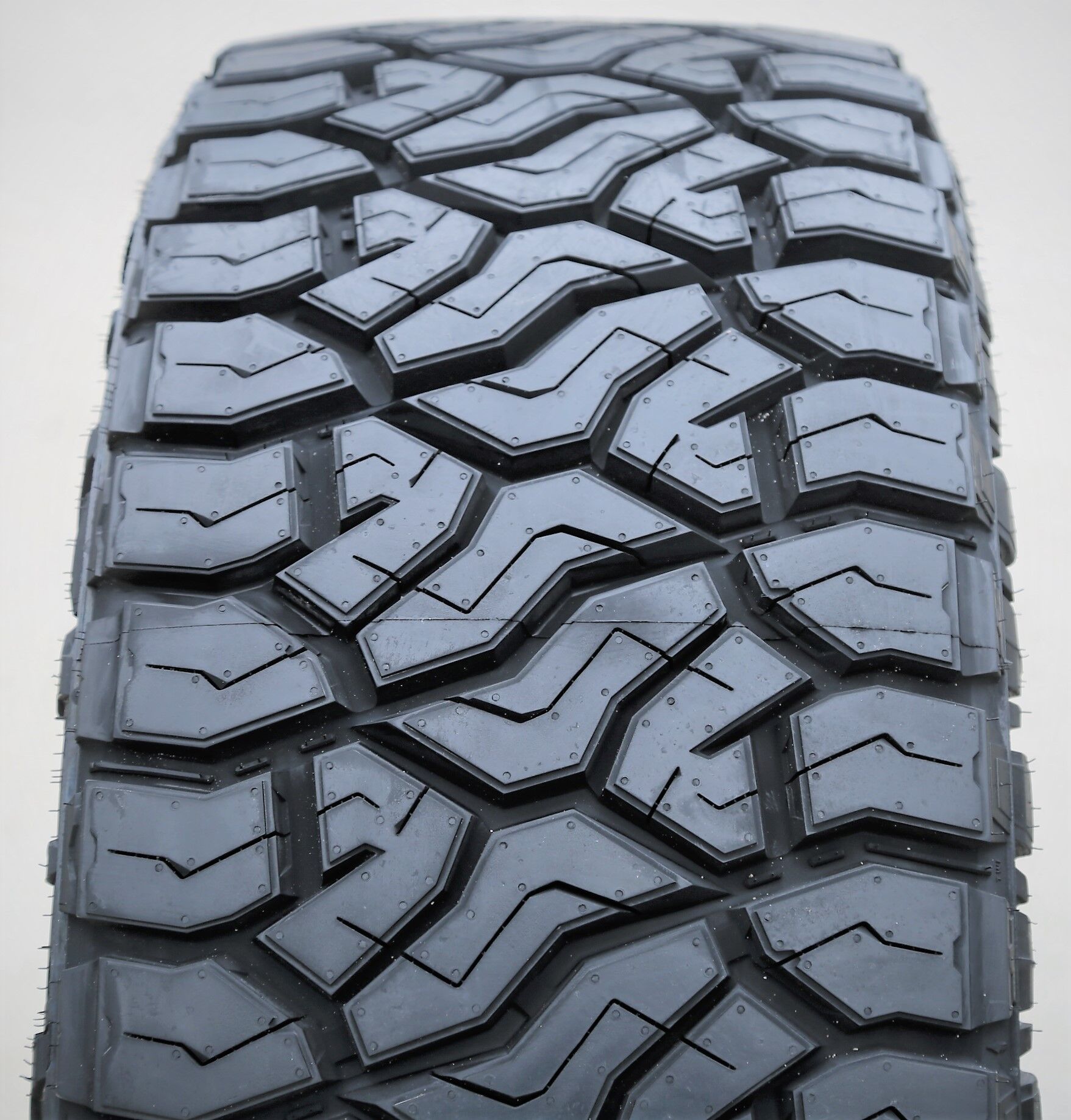 Venom Power Terra Hunter R/T+ LT 285/70R17 121/118Q E (10 Ply)