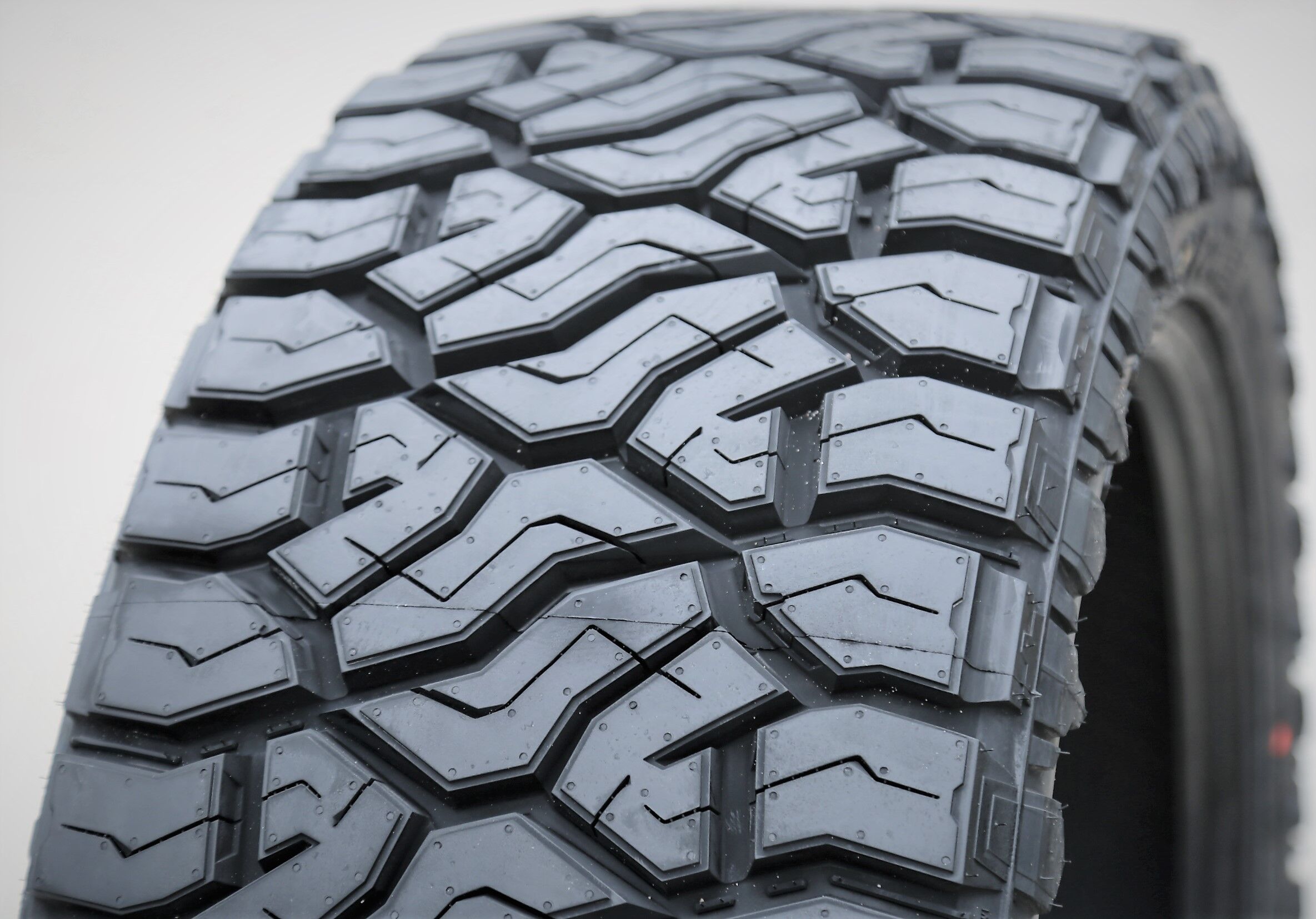 Venom Power Terra Hunter R/T+ LT 285/70R17 121/118Q E (10 Ply)