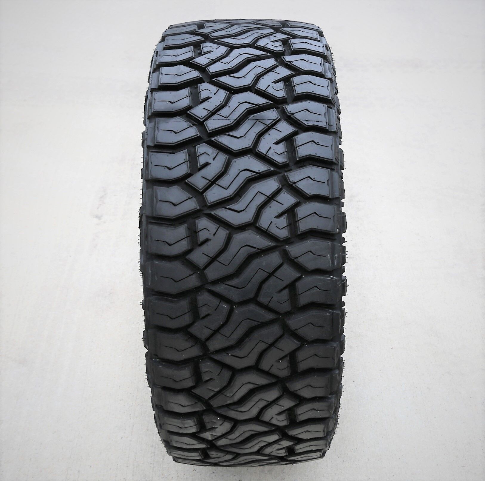 Venom Power Terra Hunter R/T+ LT 285/70R17 121/118Q E (10 Ply)