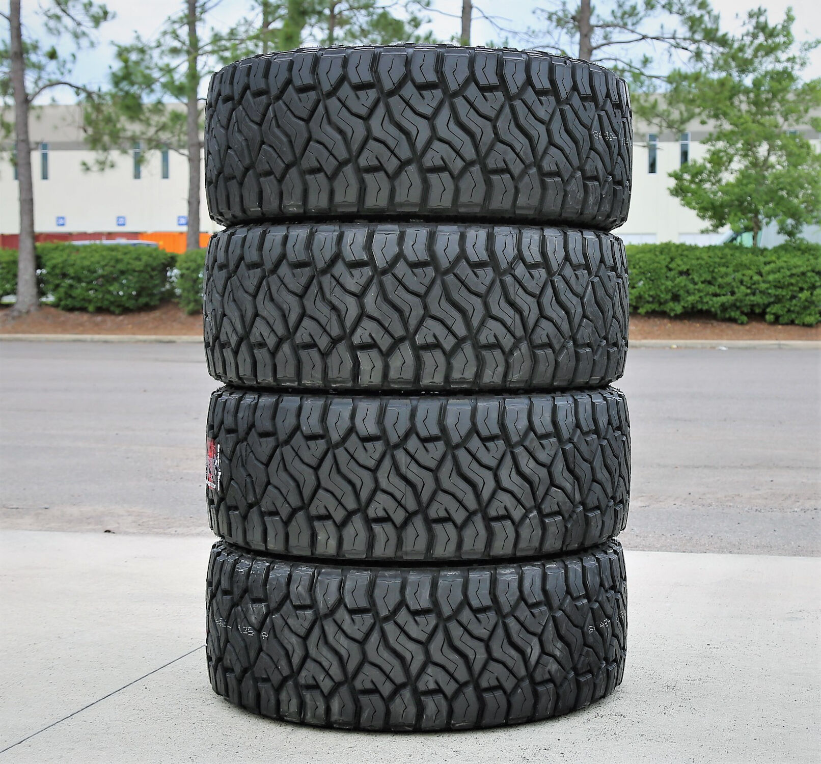 Venom Power Terra Hunter R/T+ LT 285/70R17 121/118Q E (10 Ply)