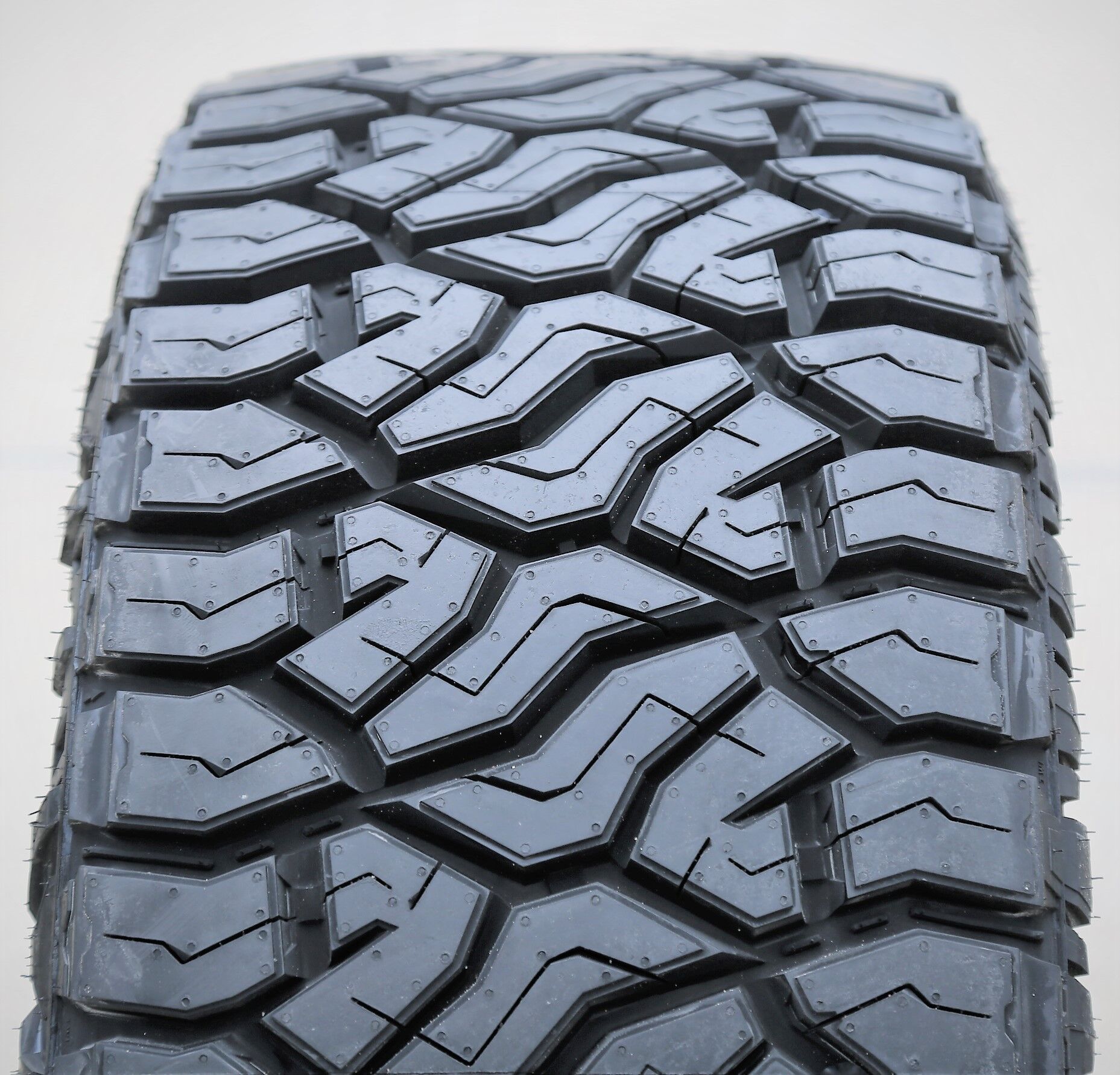 Venom Power Terra Hunter R/T+ LT 285/70R17 121/118Q E (10 Ply)
