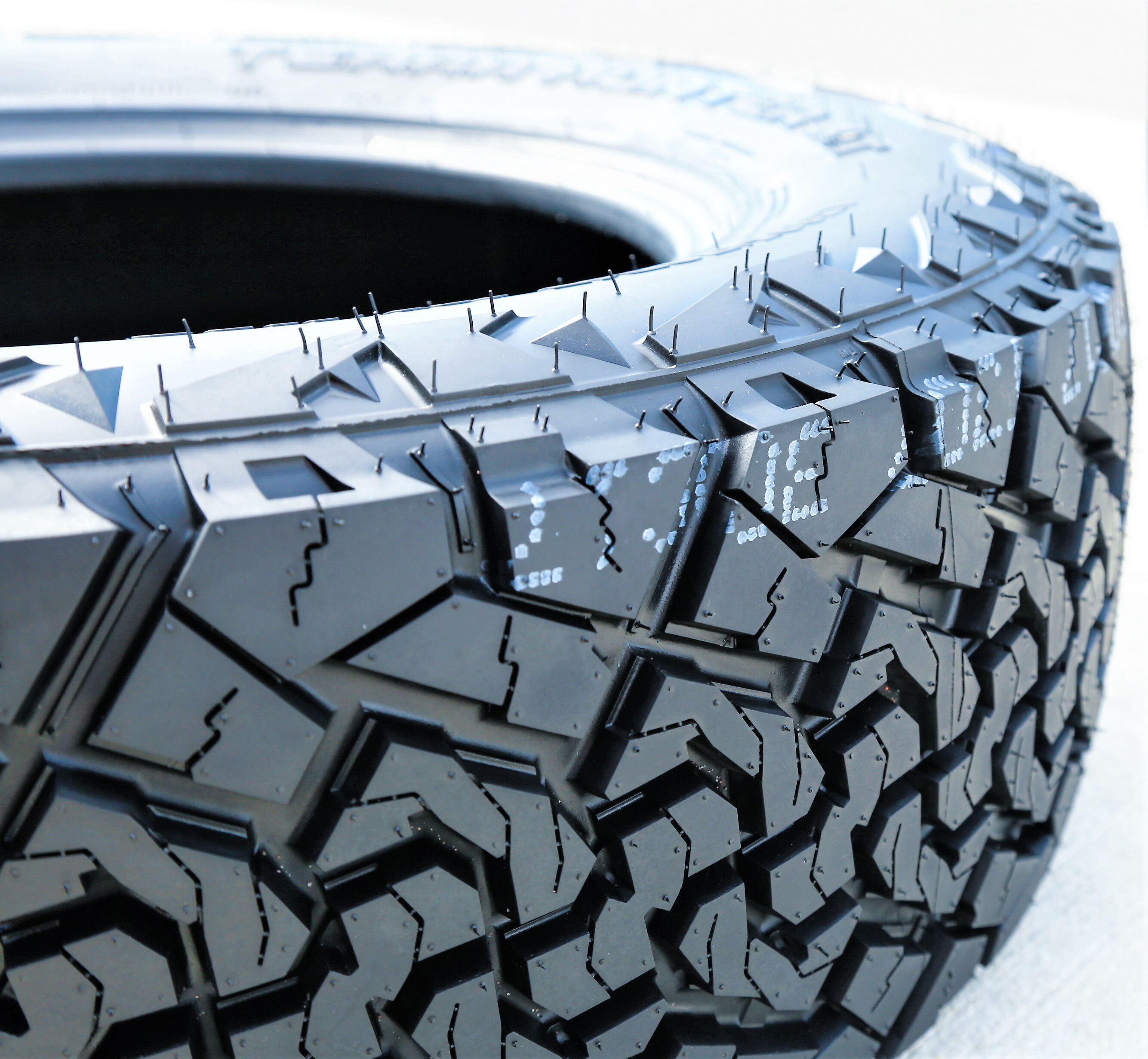 Venom Power Terra Hunter X/T 265/65R18 116T XL