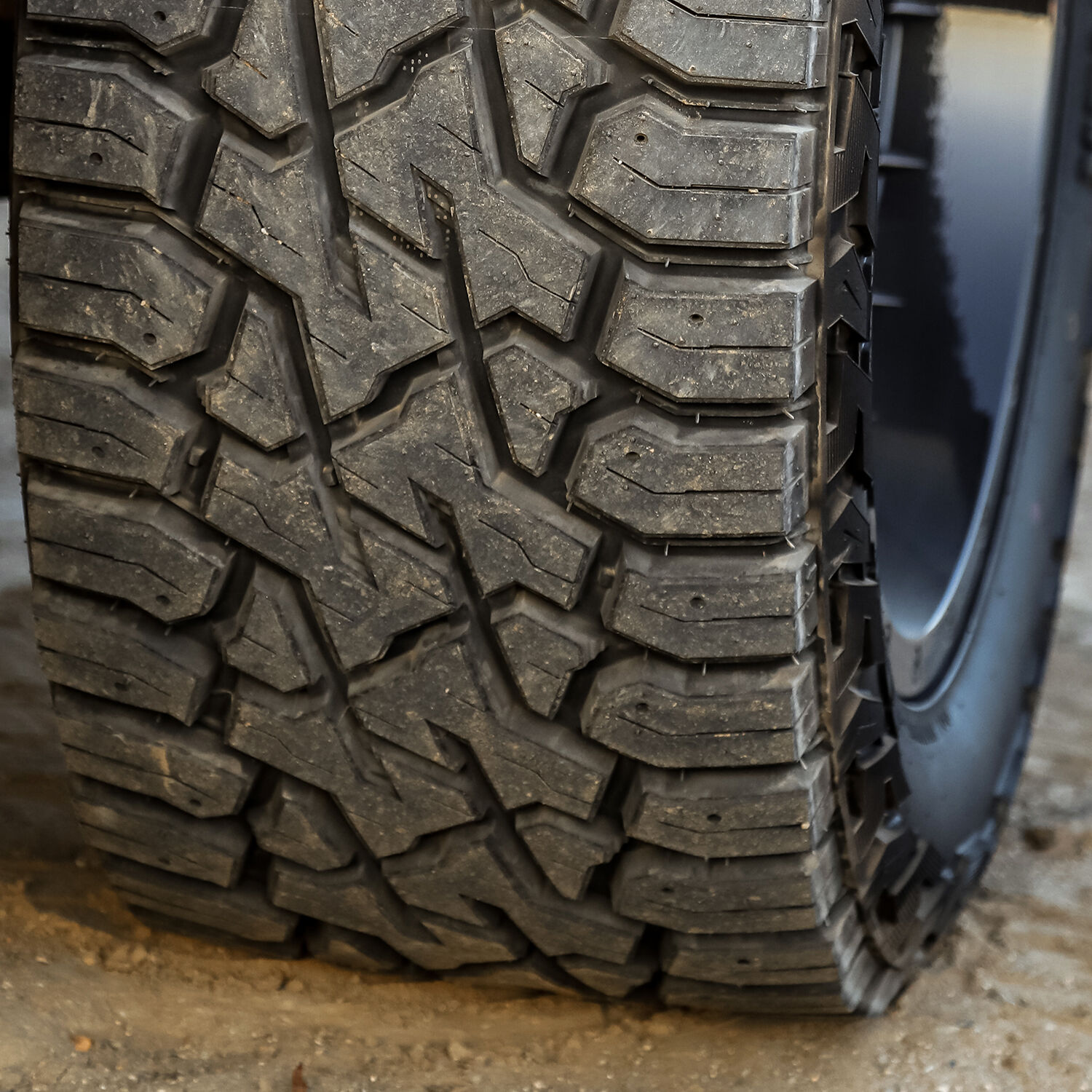 Venom Power Trail Hunter R/T LT 33X12.50R20 119Q F (12 Ply) (BSW)