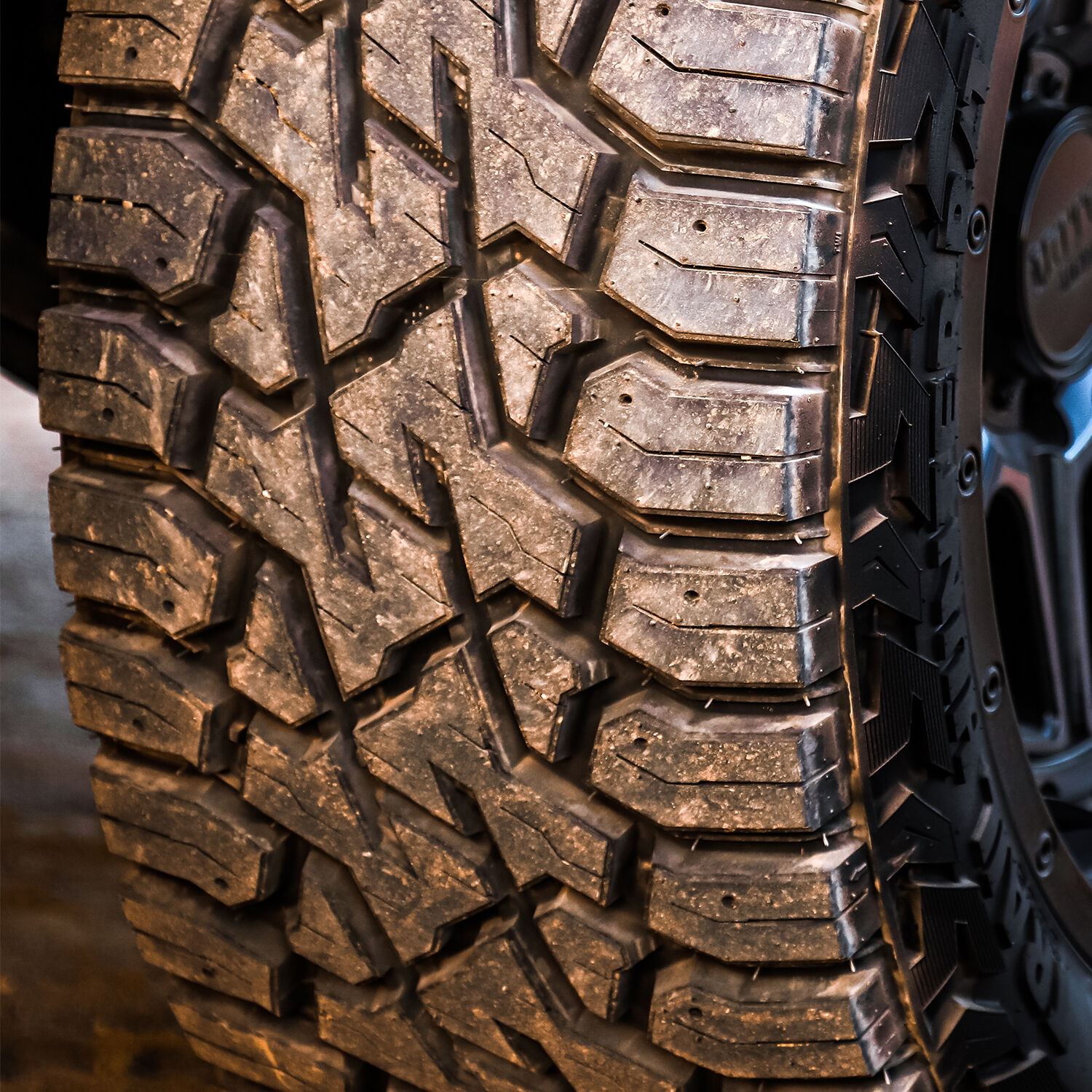 Venom Power Trail Hunter R/T LT 37X12.50R20 128Q F (12 Ply) (RWL)