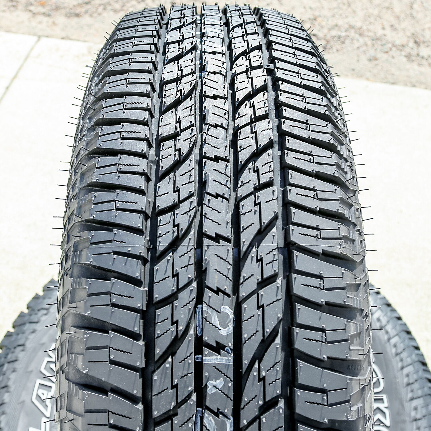 Yokohama Geolandar A/T G015 245/70R16 106T